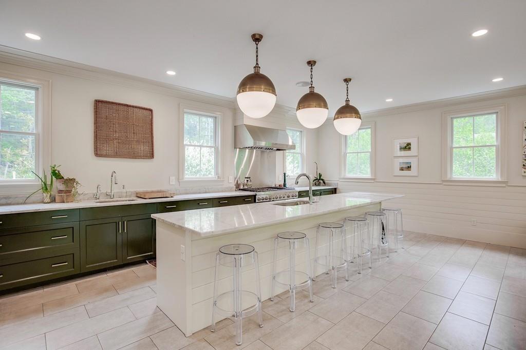 236 Carlisle Road Bedford, MA 01730 - Photo 4 of 29 Gallery Image 4