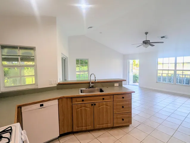 $2,000 | 819 Cindy Cir Lane, Wellington, FL 33414