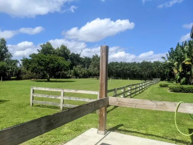 $2,000 | 819 Cindy Cir Lane, Wellington, FL 33414