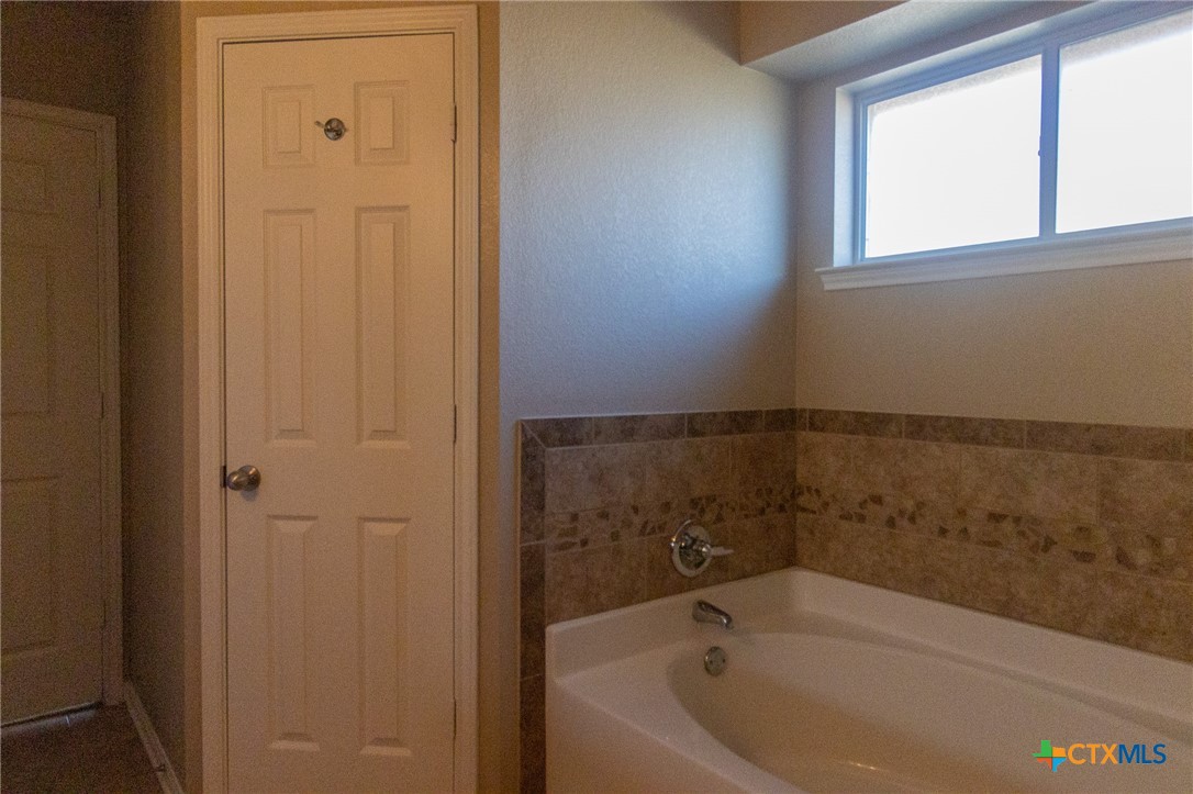 217 Pointer Street Nolanville, TX 76559 - Photo 23 of 29 a bathroom with a bathtub