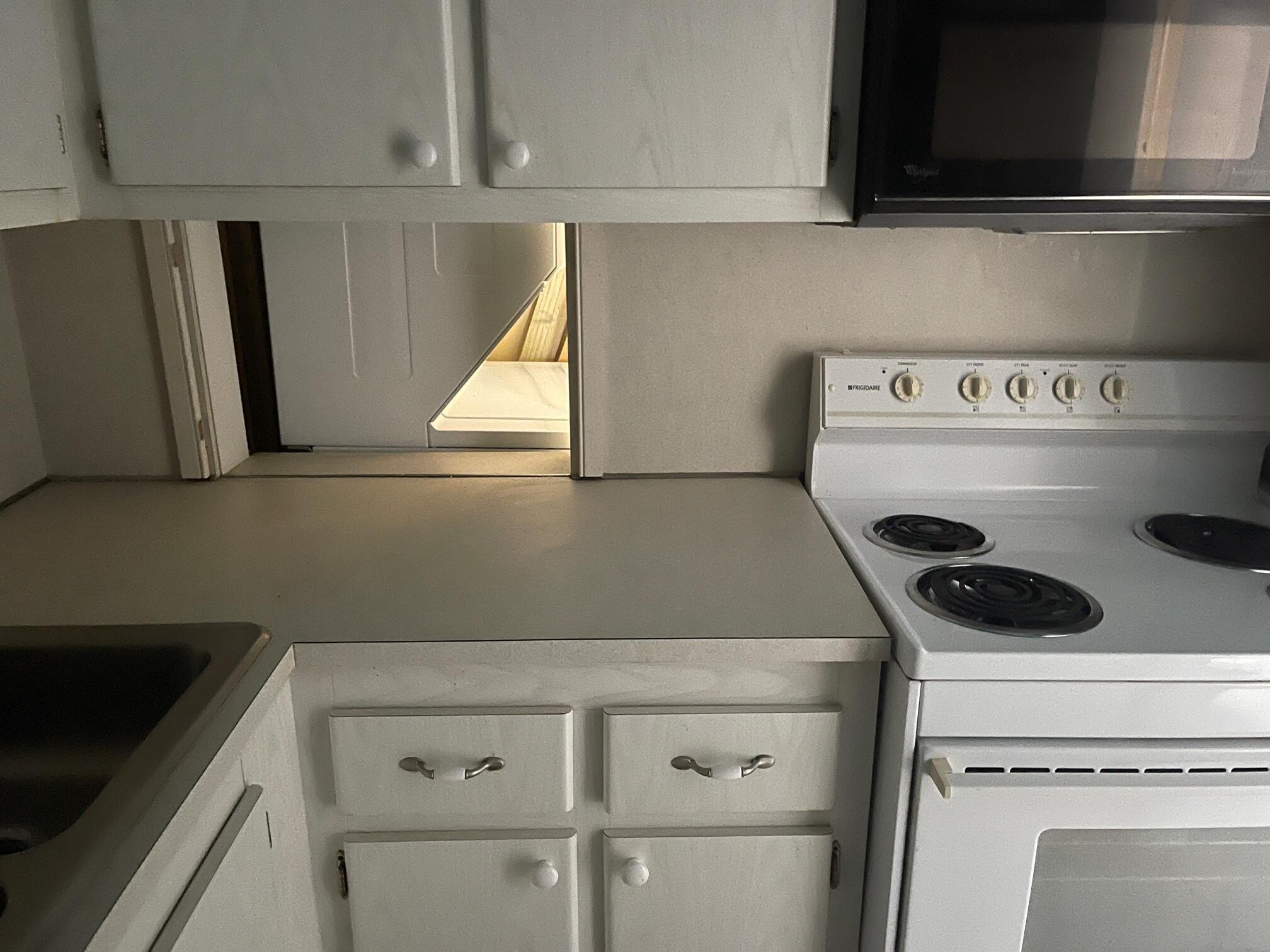 4100 Tivoli Court, Unit 201 Lake Worth, FL 33467 - Photo 3 of 5 a utility room with dryer and washer