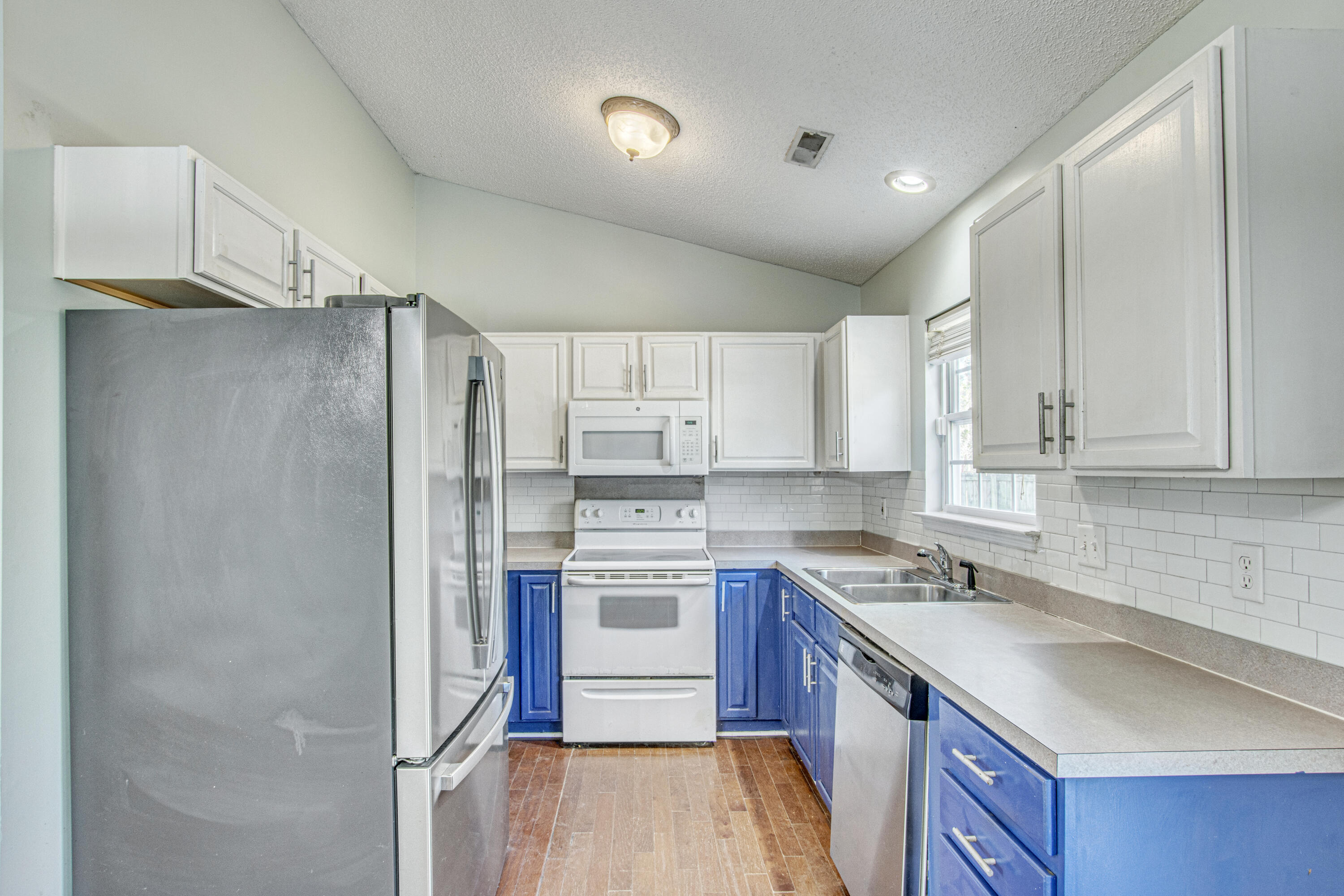 1225 Millbrook Road Summerville, SC 29486 - Photo 11 of 30 19