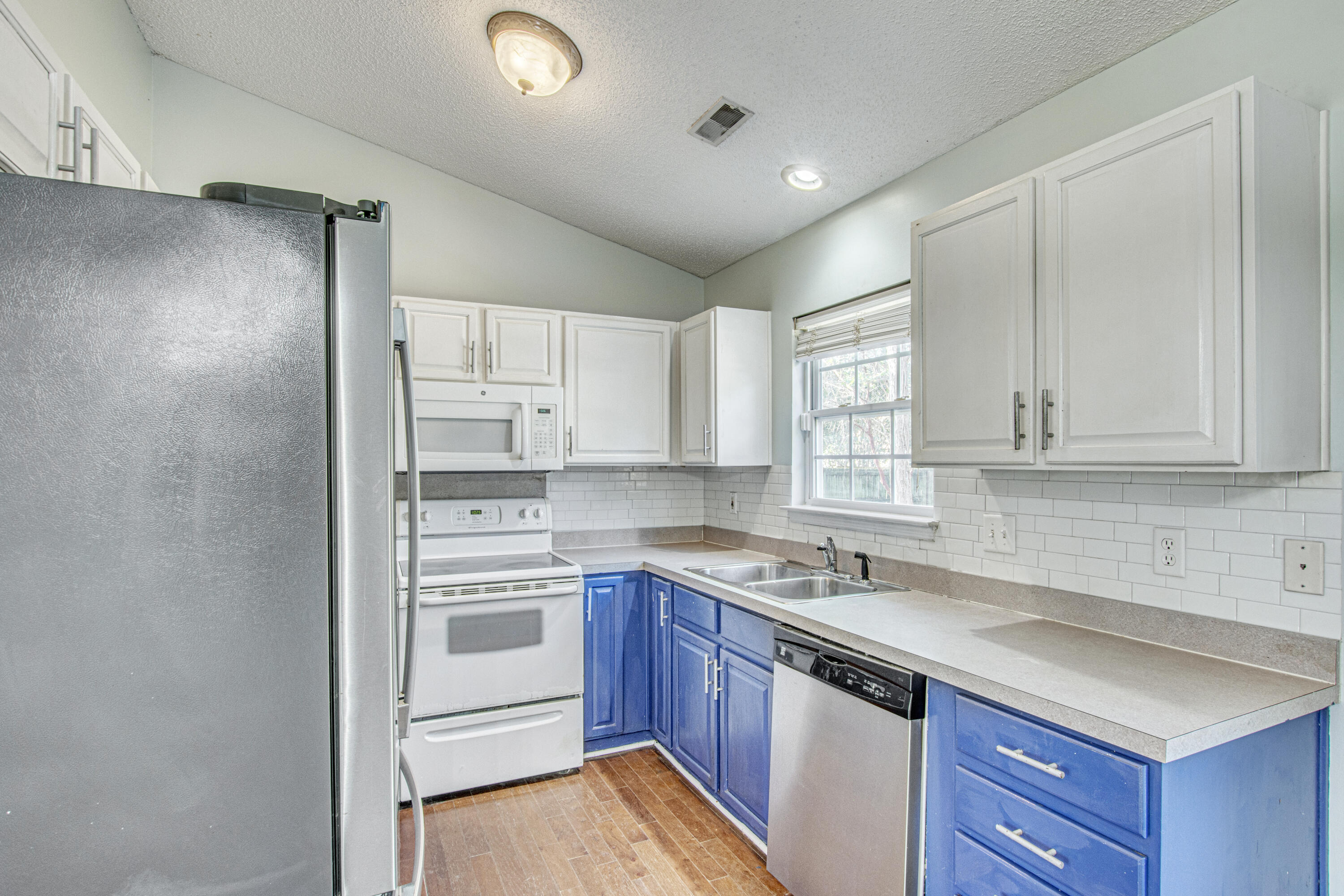 1225 Millbrook Road Summerville, SC 29486 - Photo 12 of 30 20