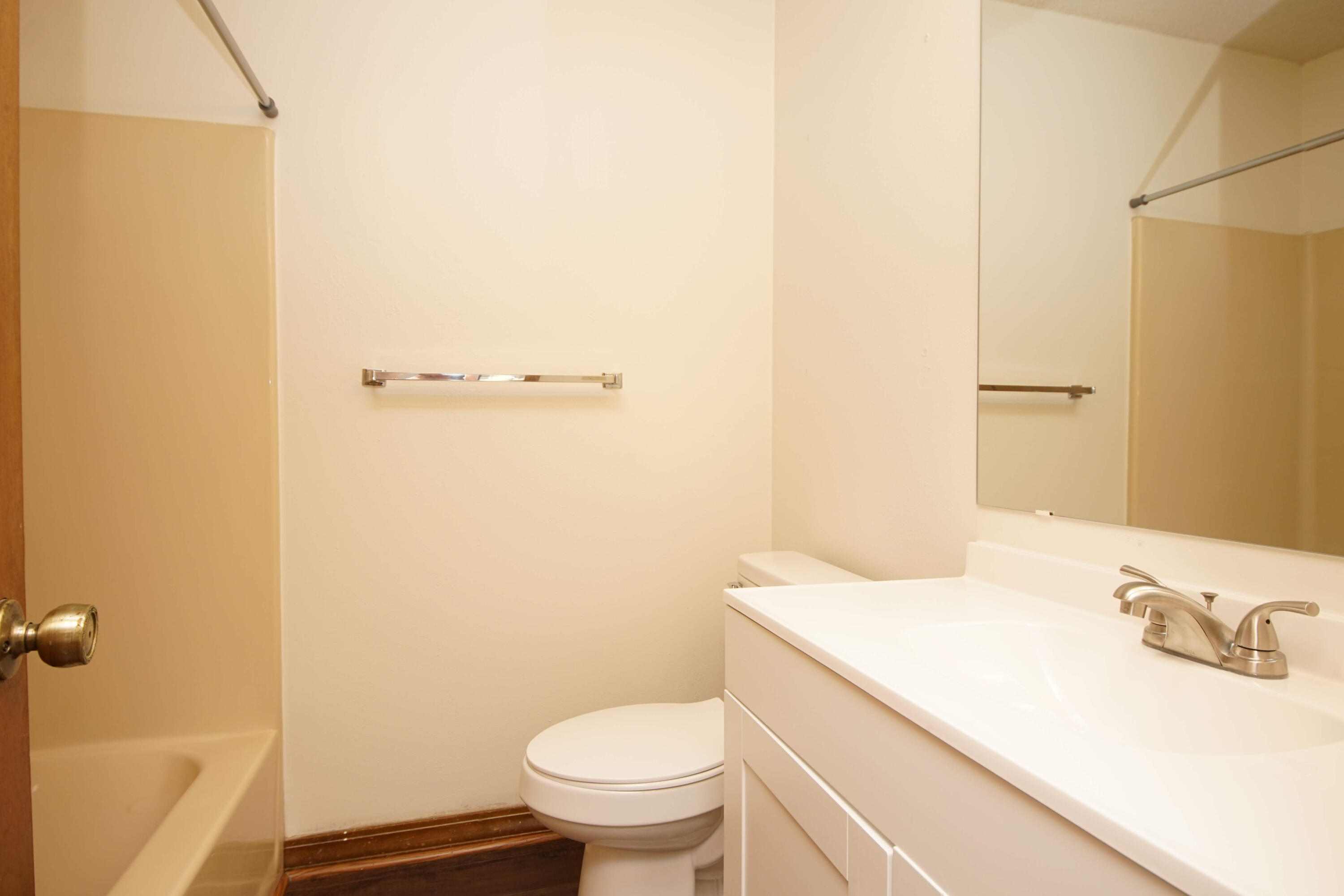 912 Nutmeg Avenue Niceville, FL 32578 - Photo 16 of 30 a bathroom with a sink a toilet and shower