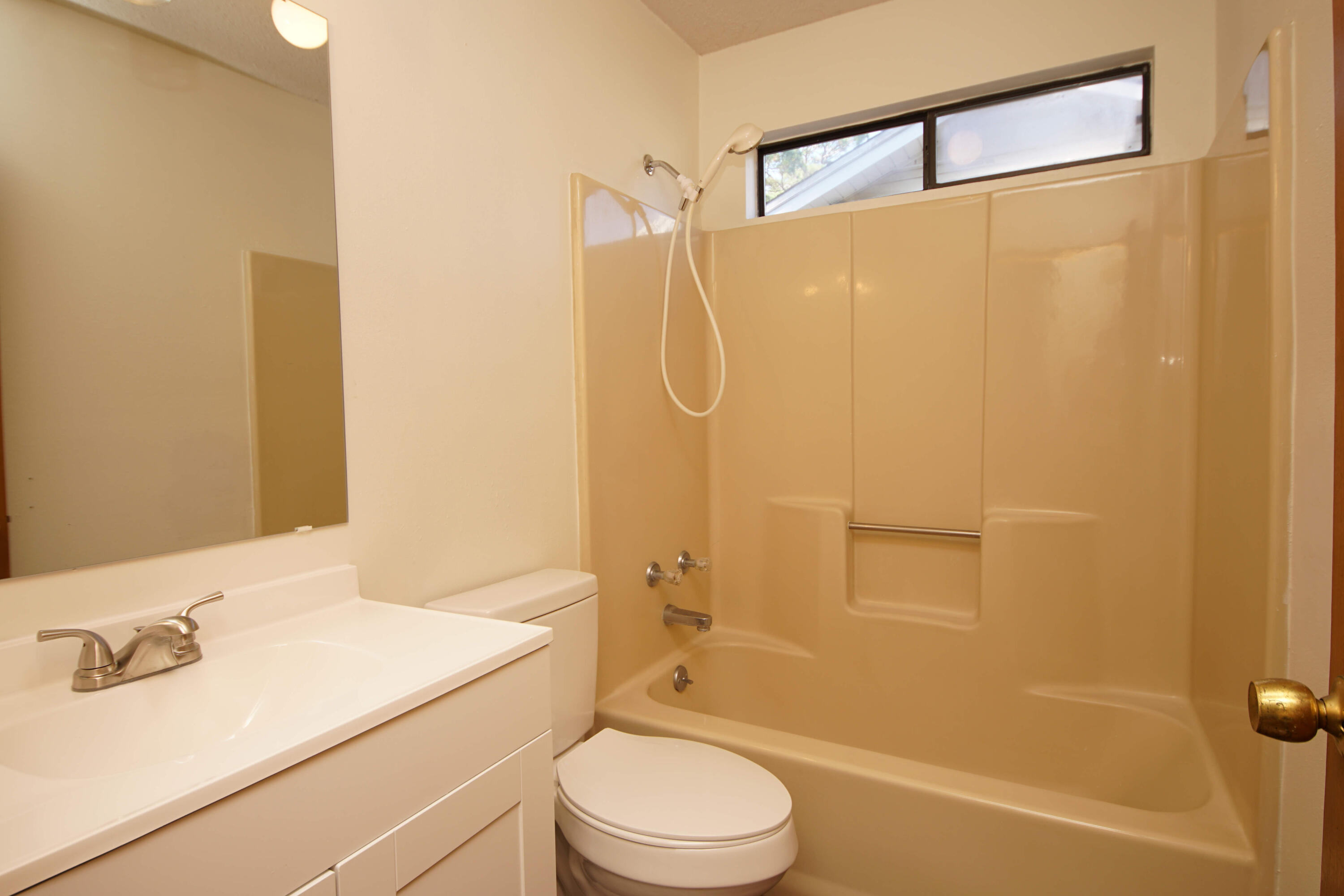 912 Nutmeg Avenue Niceville, FL 32578 - Photo 22 of 30 a bathroom with a sink toilet and shower