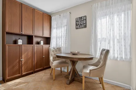 $515,000 | 360 Stewart Avenue, Unit 2B, Garden City, NY 11530