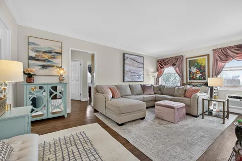 $515,000 | 360 Stewart Avenue, Unit 2B, Garden City, NY 11530