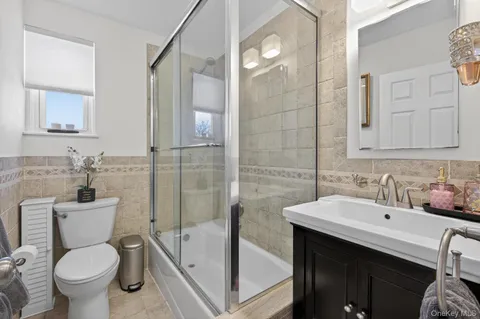 $515,000 | 360 Stewart Avenue, Unit 2B, Garden City, NY 11530