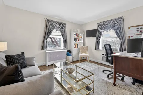 $515,000 | 360 Stewart Avenue, Unit 2B, Garden City, NY 11530