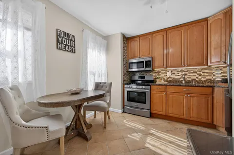 $515,000 | 360 Stewart Avenue, Unit 2B, Garden City, NY 11530