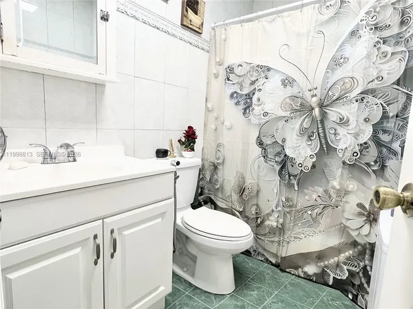 $1,100,000 | 10140 Southwest 26th Terrace, Miami, FL 33165