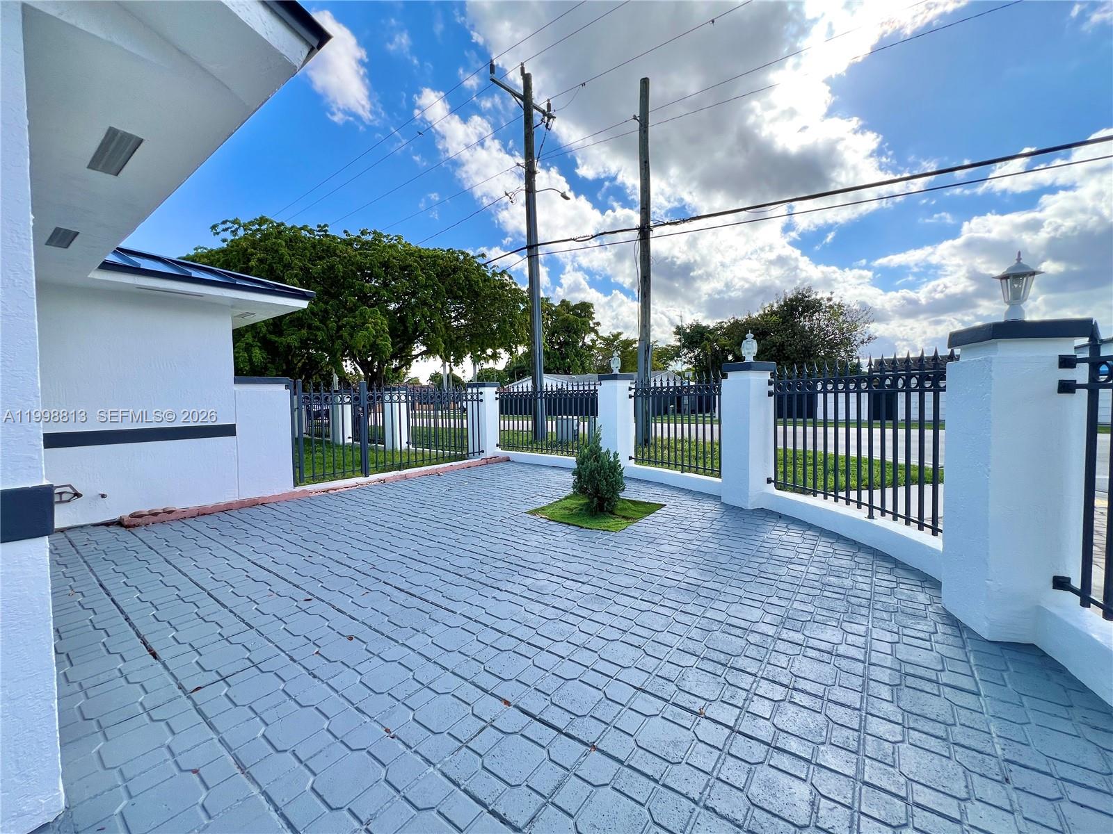 10140 Southwest 26th Terrace Miami, FL 33165 - Photo 8 of 70