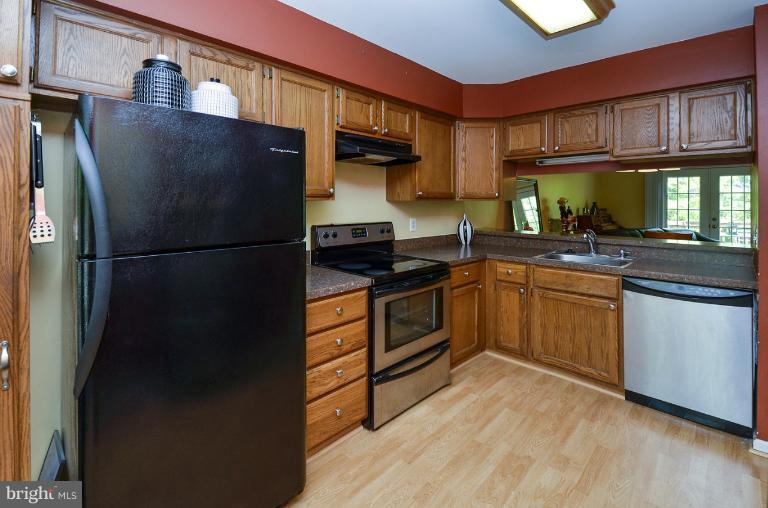 8550 Springfield Oaks Drive Springfield, VA 22153 - Photo 8 of 16 Kitchen