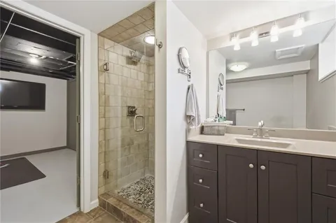 $500,000 | 203 West 66th Terrace, Kansas City, MO 64113