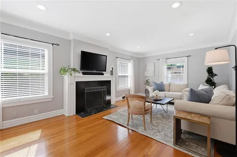 $500,000 | 203 West 66th Terrace, Kansas City, MO 64113