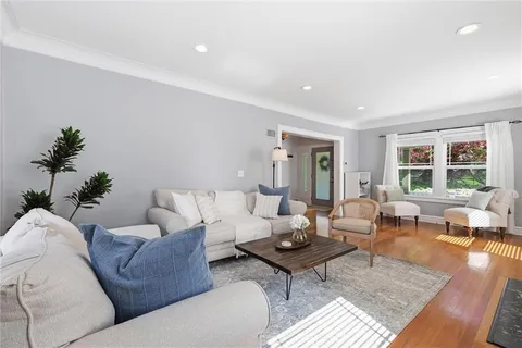 $500,000 | 203 West 66th Terrace, Kansas City, MO 64113