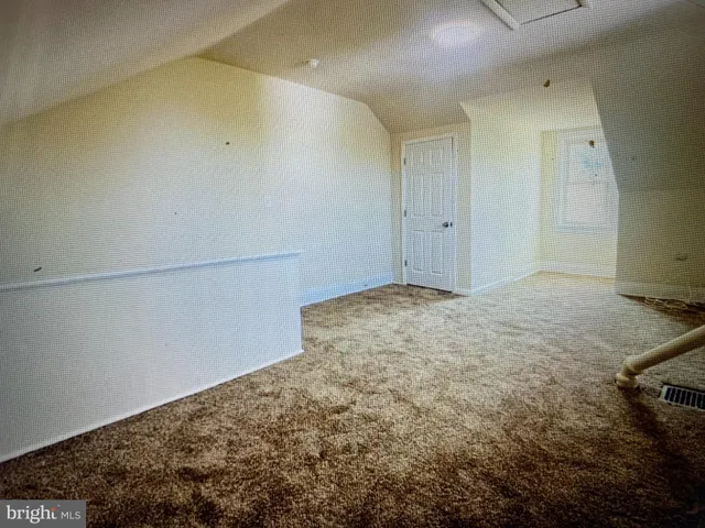 $2,300 | 617 3rd Street, Beverly, NJ 08010