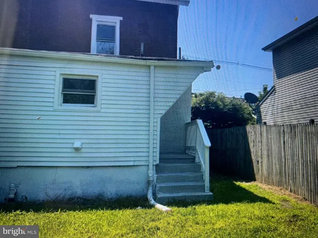 $2,300 | 617 3rd Street, Beverly, NJ 08010
