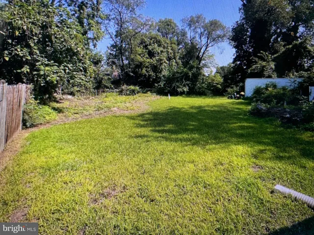 $2,300 | 617 3rd Street, Beverly, NJ 08010