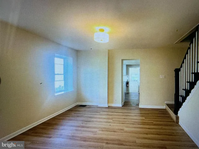 $2,300 | 617 3rd Street, Beverly, NJ 08010