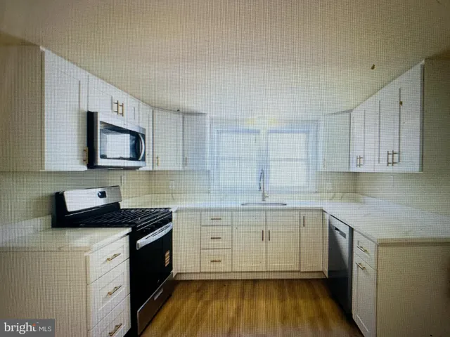 $2,300 | 617 3rd Street, Beverly, NJ 08010