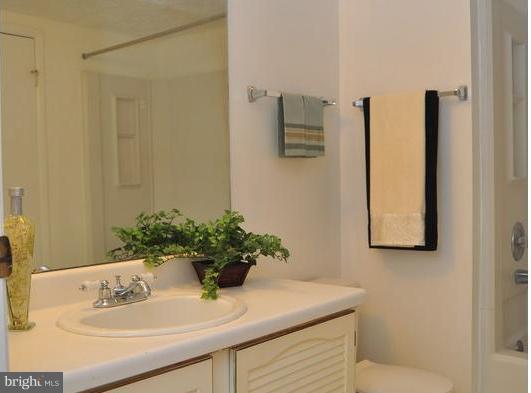 1630 Barnstead Drive Reston, VA 20194 - Photo 2 of 25 Bath (Master)