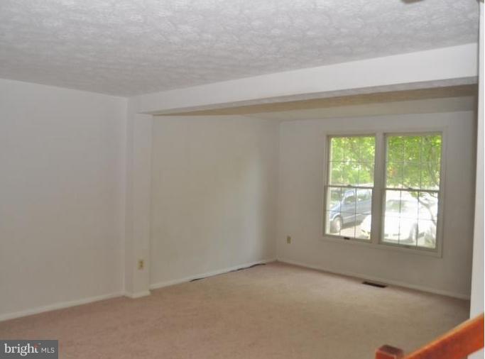 1630 Barnstead Drive Reston, VA 20194 - Photo 4 of 25 Living Room