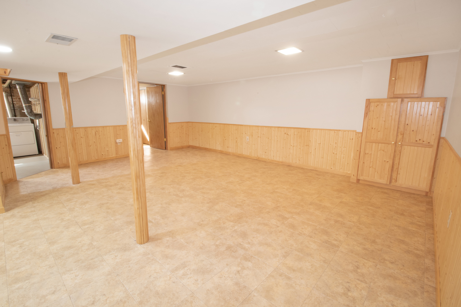 215 Iroquois Road Hillside, IL 60162 - Photo 8 of 26 a view of an empty room