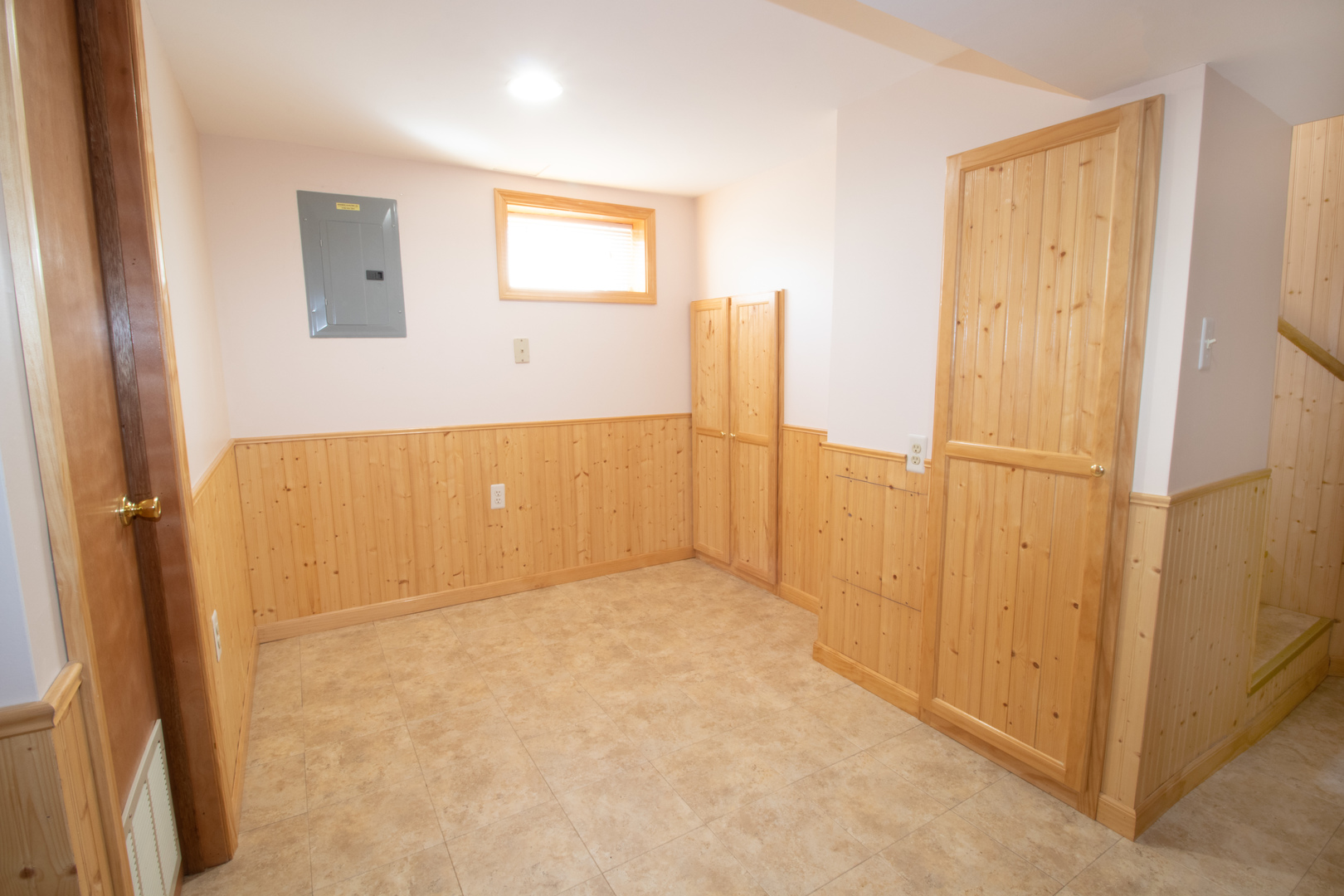 215 Iroquois Road Hillside, IL 60162 - Photo 9 of 26 a view of an empty room