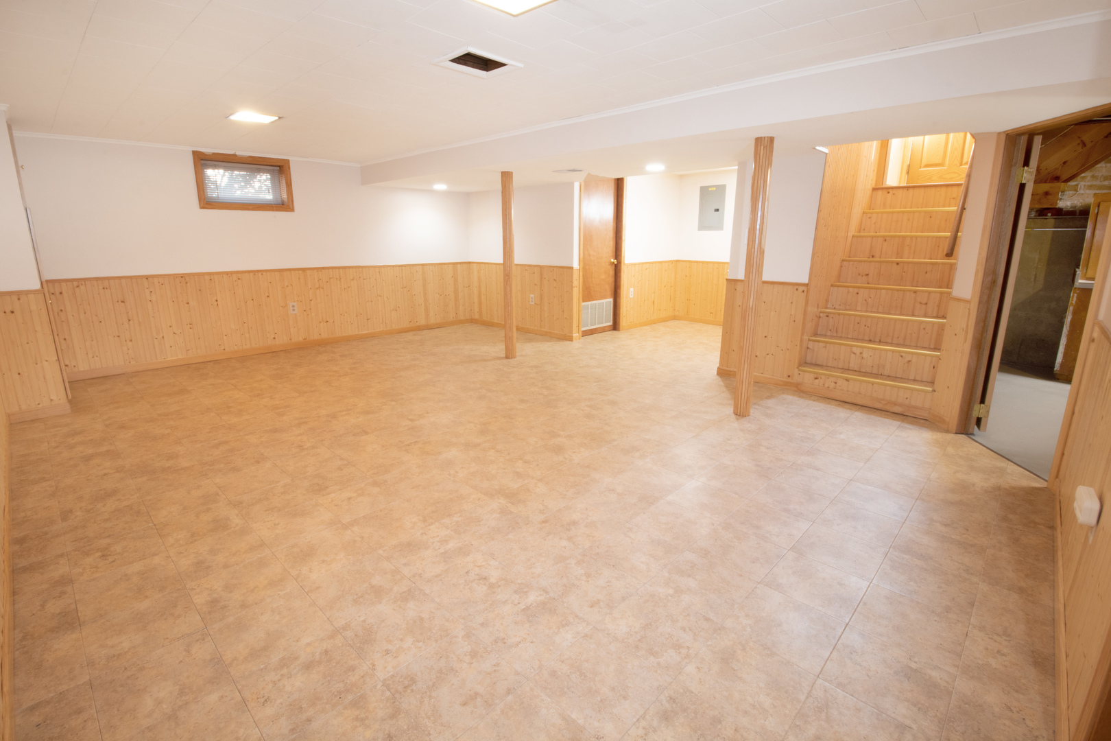215 Iroquois Road Hillside, IL 60162 - Photo 10 of 26 a view of an empty room with a window