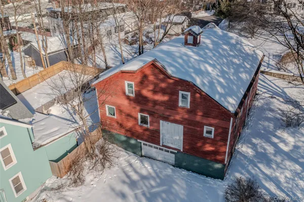 a view of residential houses with yard