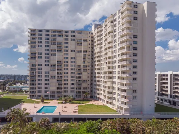 $3,200 | 750 North Ocean Boulevard, Unit 210, Pompano Beach, FL 33062