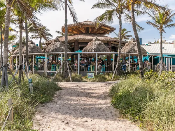 $3,200 | 750 North Ocean Boulevard, Unit 210, Pompano Beach, FL 33062