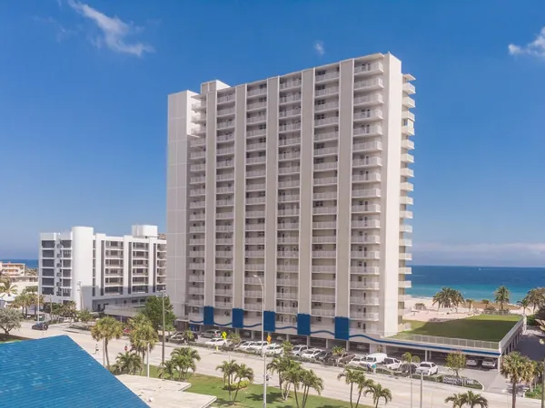 $3,200 | 750 North Ocean Boulevard, Unit 210, Pompano Beach, FL 33062