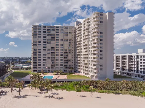 $3,200 | 750 North Ocean Boulevard, Unit 210, Pompano Beach, FL 33062