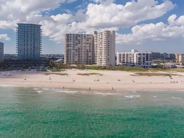 $3,200 | 750 North Ocean Boulevard, Unit 210, Pompano Beach, FL 33062