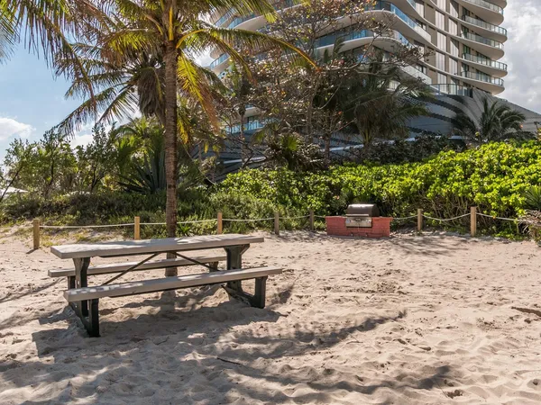 $3,200 | 750 North Ocean Boulevard, Unit 210, Pompano Beach, FL 33062