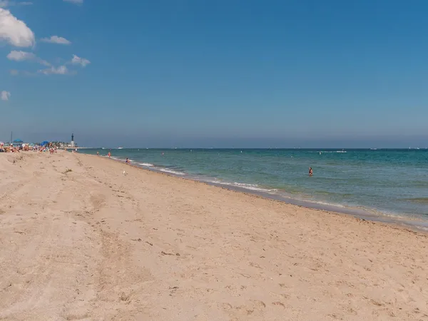 $3,200 | 750 North Ocean Boulevard, Unit 210, Pompano Beach, FL 33062