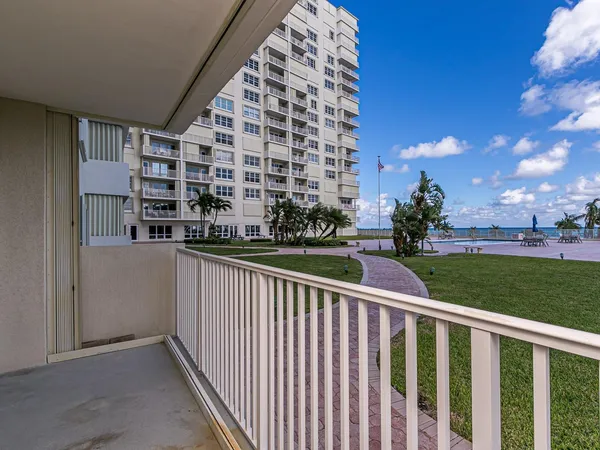 $3,200 | 750 North Ocean Boulevard, Unit 210, Pompano Beach, FL 33062