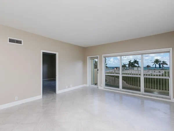 $3,200 | 750 North Ocean Boulevard, Unit 210, Pompano Beach, FL 33062