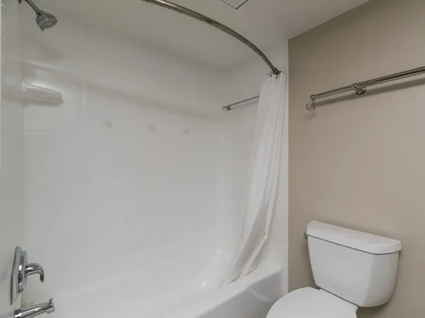 $3,200 | 750 North Ocean Boulevard, Unit 210, Pompano Beach, FL 33062