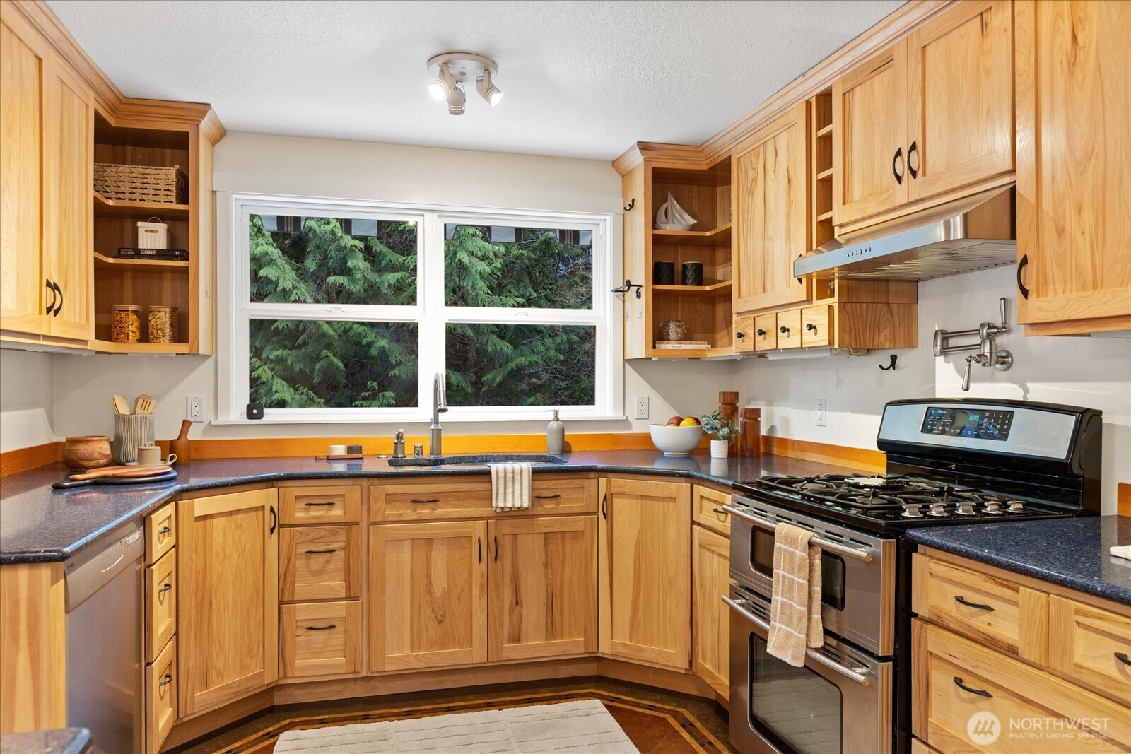 20331 83rd Avenue West Edmonds, WA 98026 - Photo 13 of 40