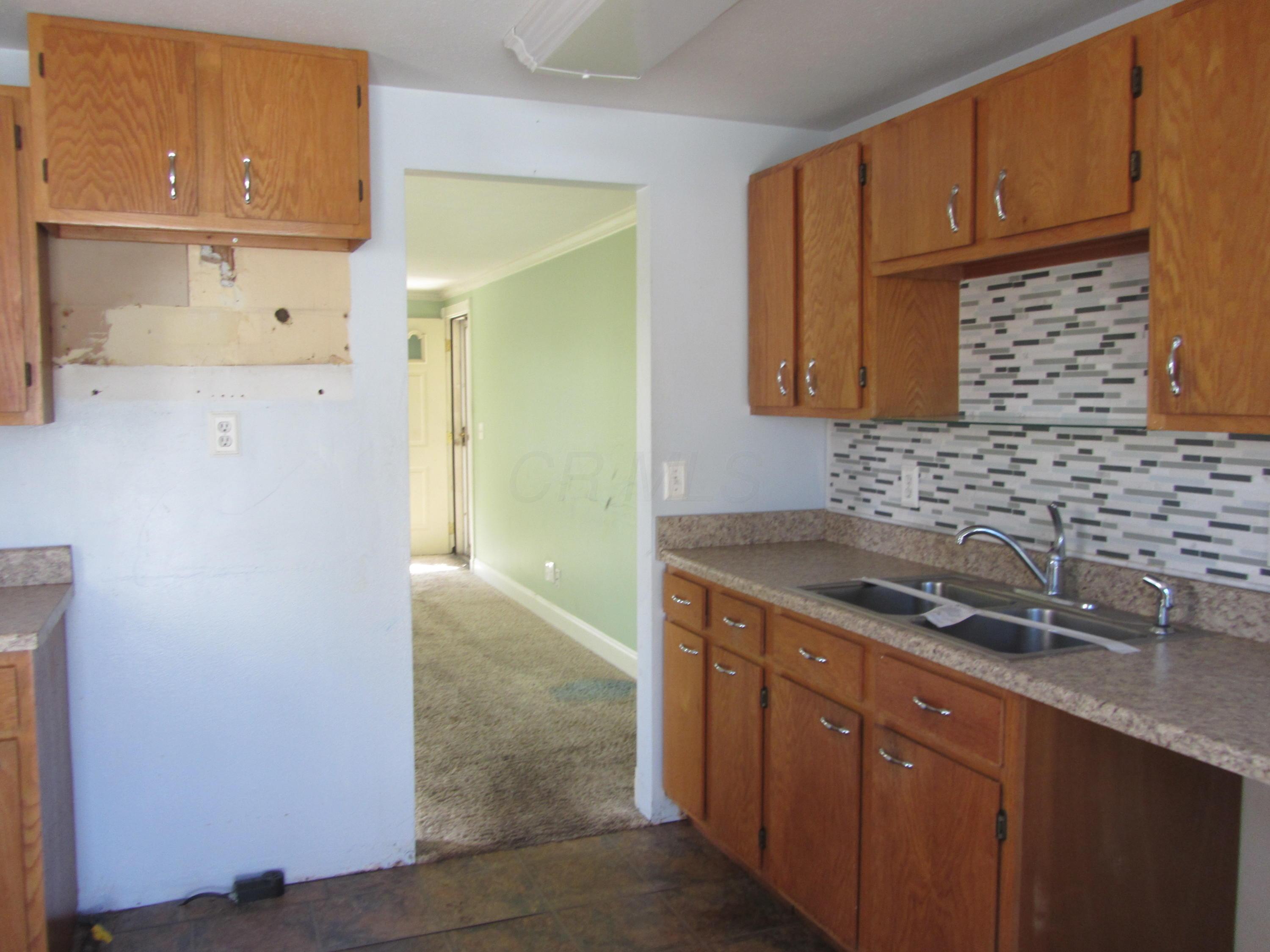 4022 Randell Road Columbus, OH 43228 - Photo 6 of 38 Gallery Image 6
