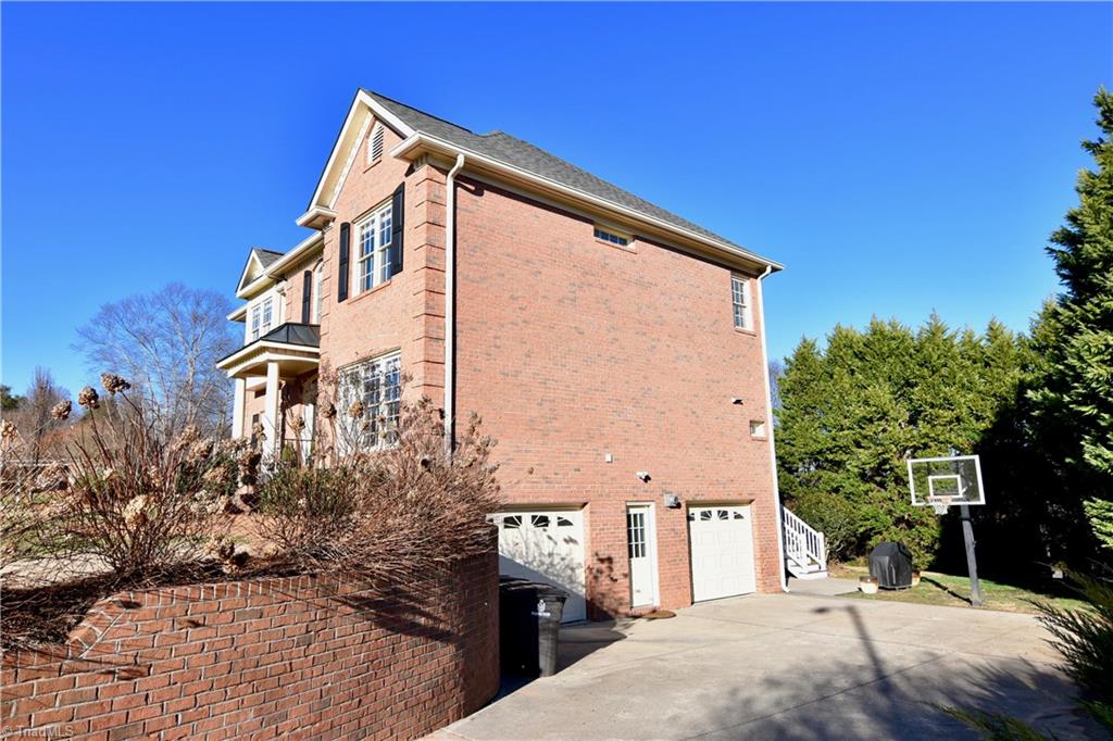 149 Windrush Road Winston-Salem, NC 27106 - Photo 3 of 30 Gallery Image 3