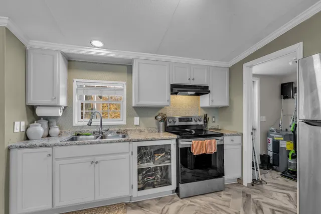 a view of a yard with a tree