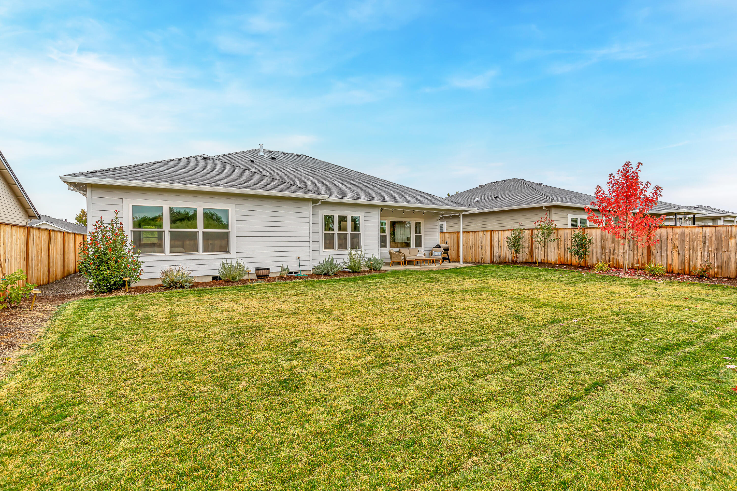 333 Cheney Loop Central Point, OR 97502 - Photo 29 of 34 9R9A5299