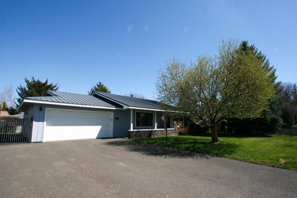 3717 Rio Vista Way Klamath Falls, OR 97603 - Photo 1 of 28 Primary Photo