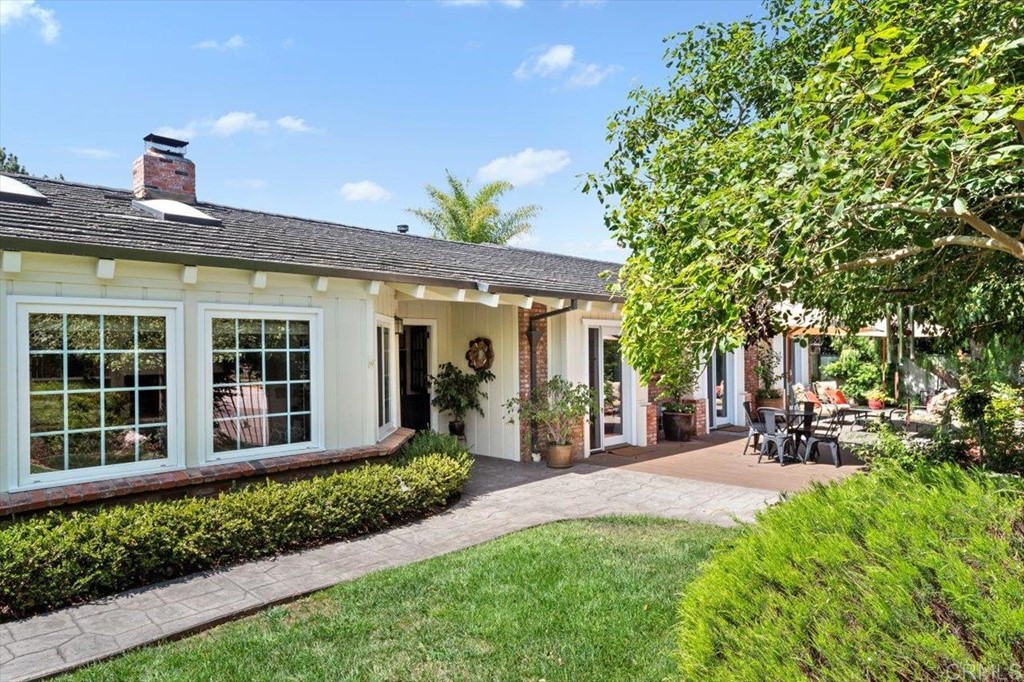 1490 Hymettus Avenue Encinitas, CA 92024 - Photo 2 of 31