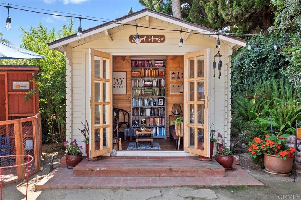 1490 Hymettus Avenue Encinitas, CA 92024 - Photo 15 of 31