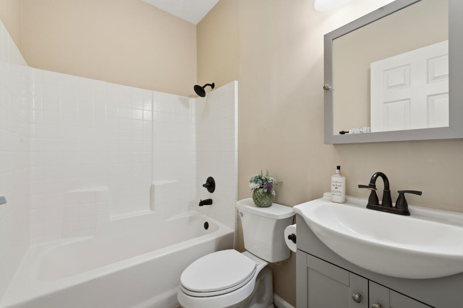 1129 Callander Way Folsom, CA 95630 - Photo 44 of 54 Guest bathroom
